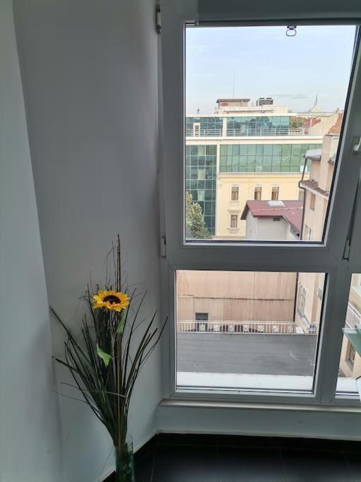 Sky-View Apartmentin Perfect City Center Sofia Exterior photo